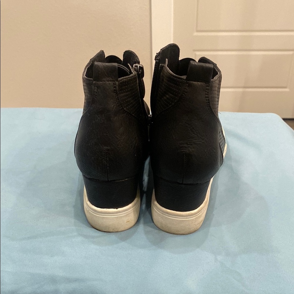 Black Women's High-Top Sneakers - Picture 4 of 8